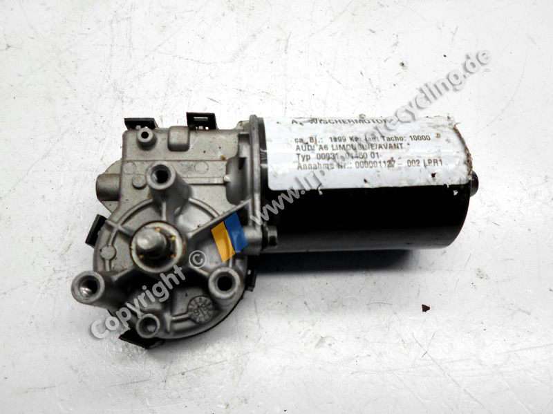 Audi A6 C5 Wischermotor vorn 0390241140 BJ1999